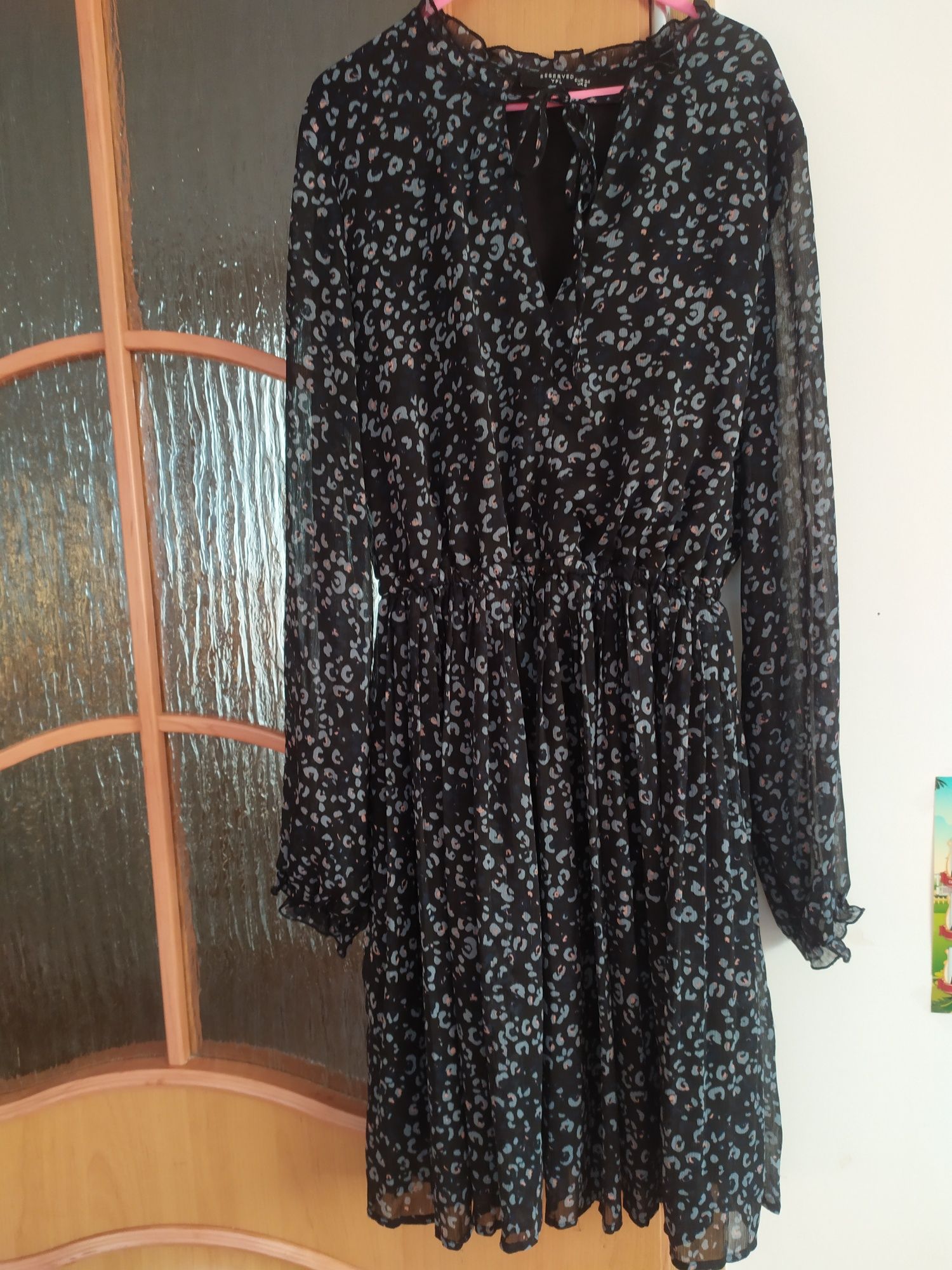Sukienka r.34 Reserved
