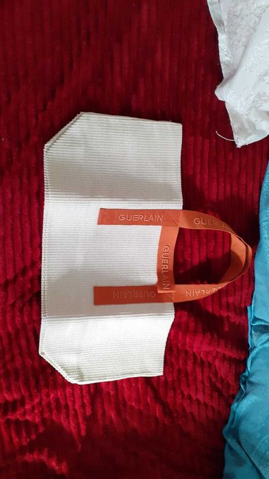 Saco beje Guerlain com pegas novo