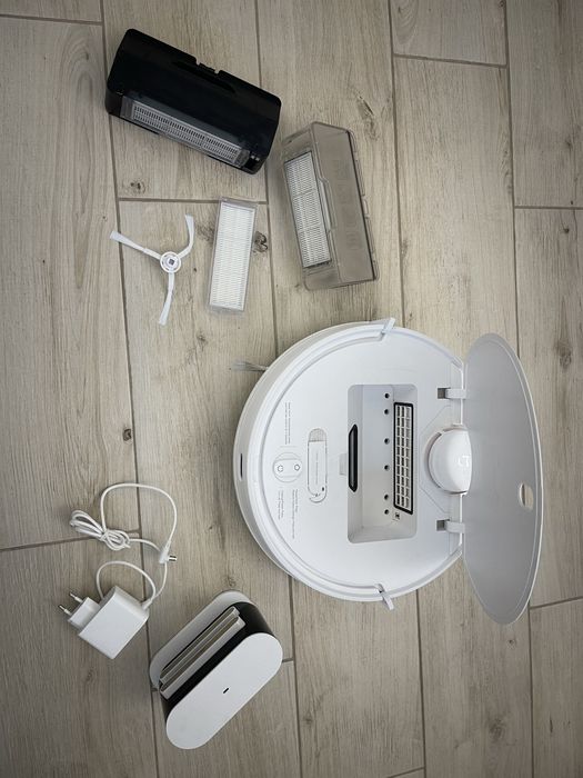 Робот-пилосос Xiaomi Mi Robot Vacuum-Mop P в хорошому стані