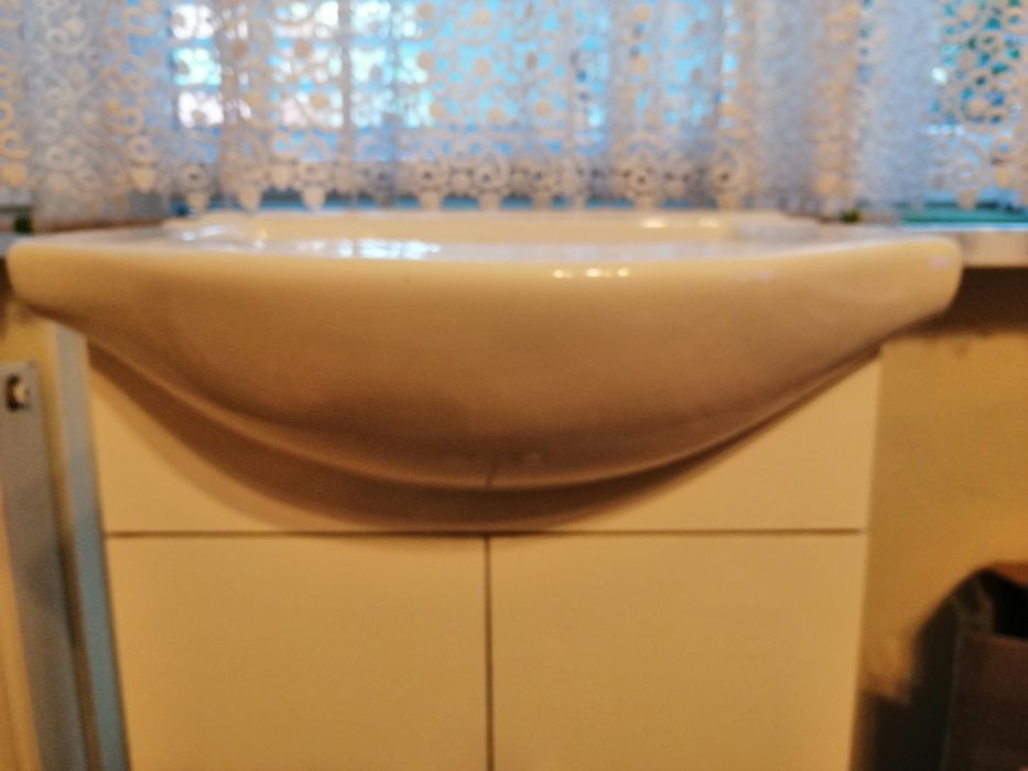 Umywalka łazienkowa szeroka 50 cm