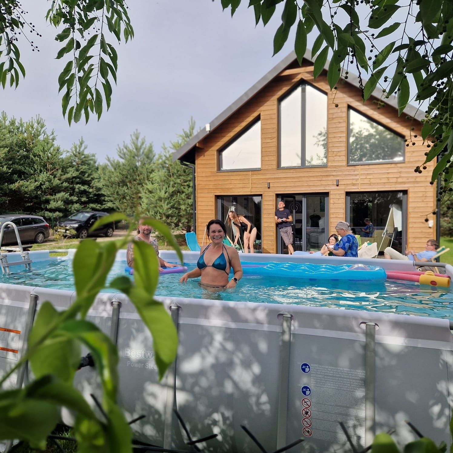 Domek na wakacje z jacuzzi sauna jezioro, BASEN, samodzielny las koza