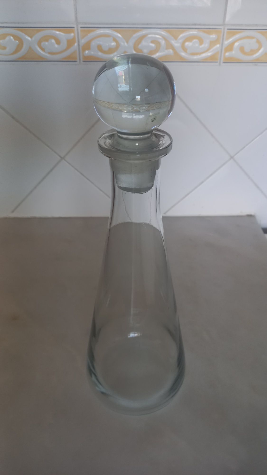 Garrafa de cristal antiga
