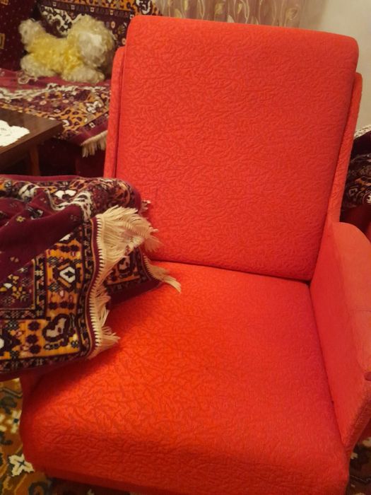 Продам м'ягкі крісла. б/у, можуть бути для рестарування для диванчиків