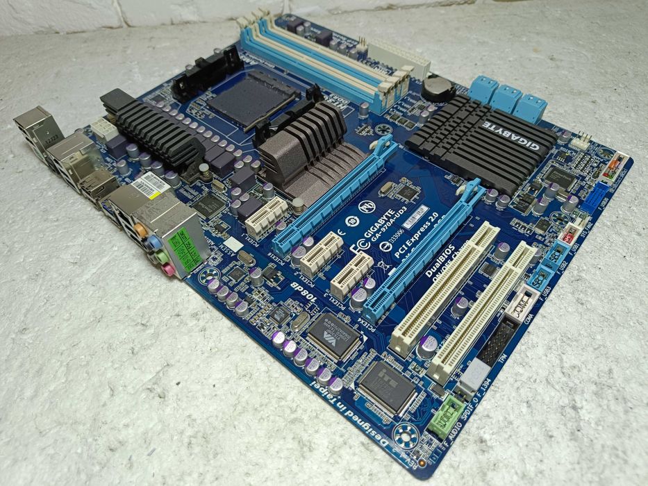 Материнська плата AMD Gigabyte GA-970A-UD3 sAM3+ під FX ВІДМІННИЙ стан