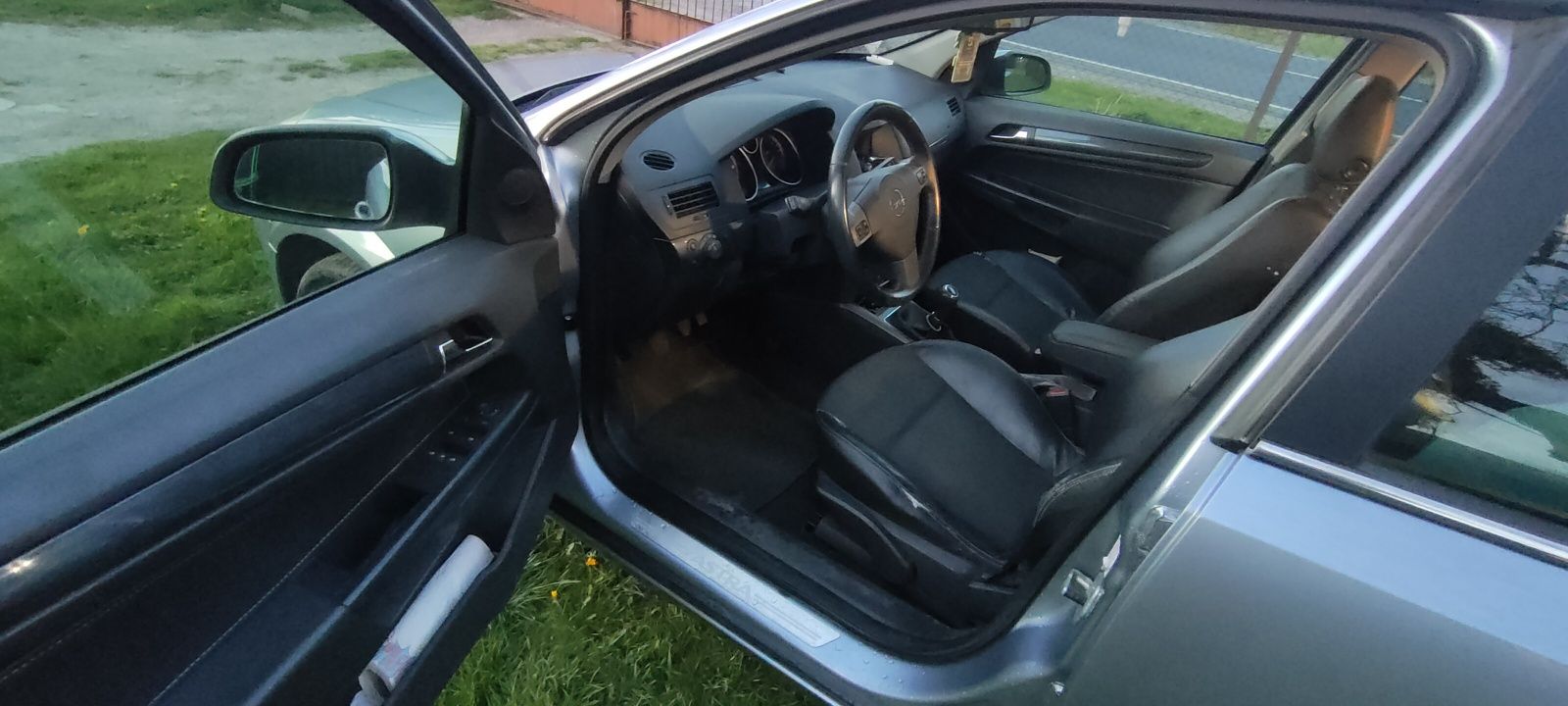 Opel Astra H 1.9 CDTI 150KM Xenon, pół skóra