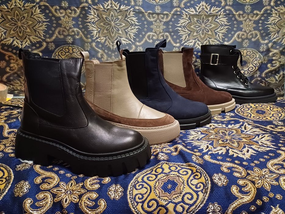 Продам жіночі кросівки