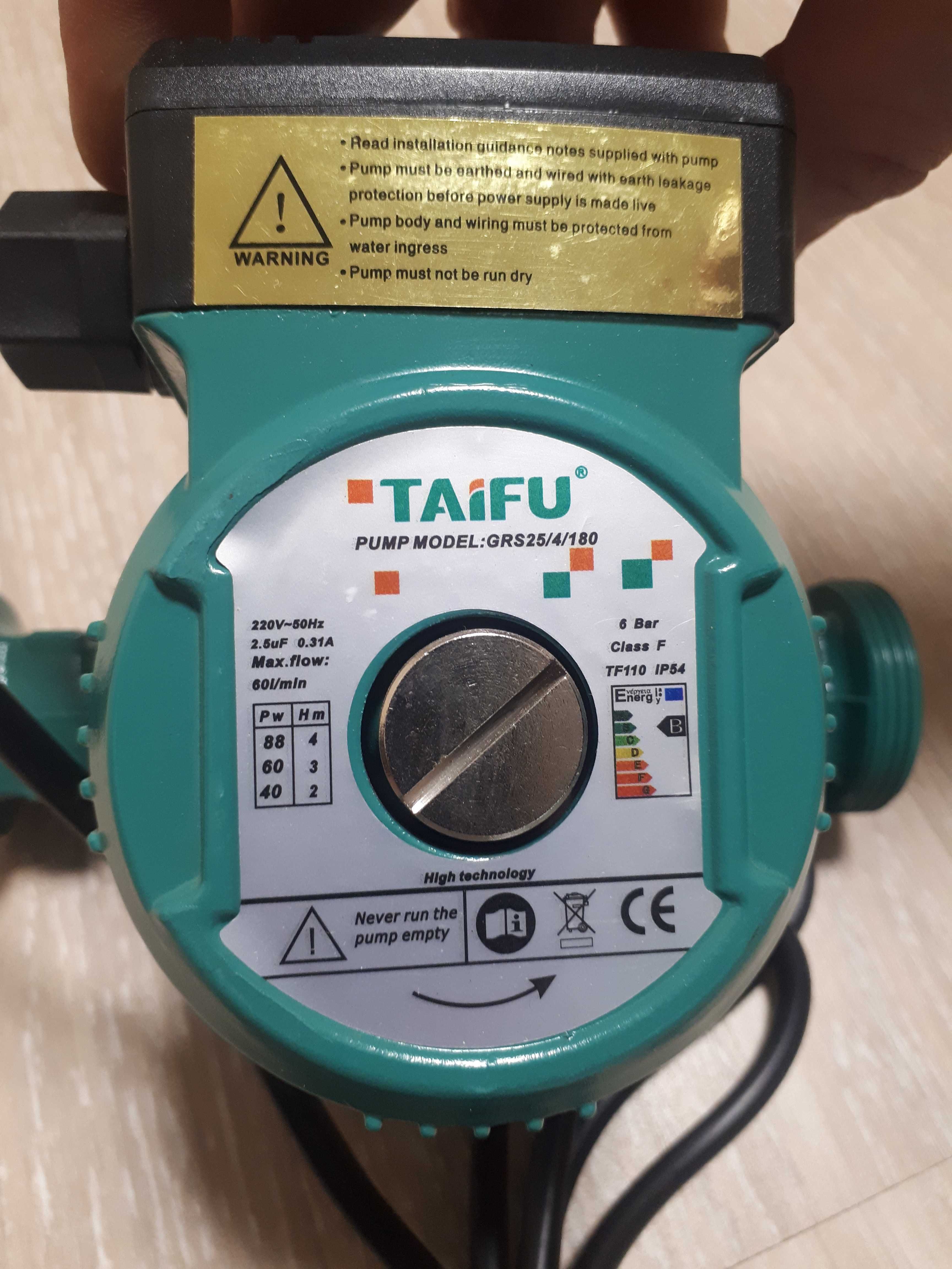 Циркуляционный насос TAIFU GRS 25/4/180 для систем отопления и гайки.
