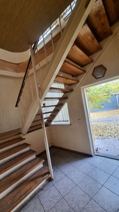 Продам  3 кімнатну квартиру центр окремий вхід 90 м.кв.