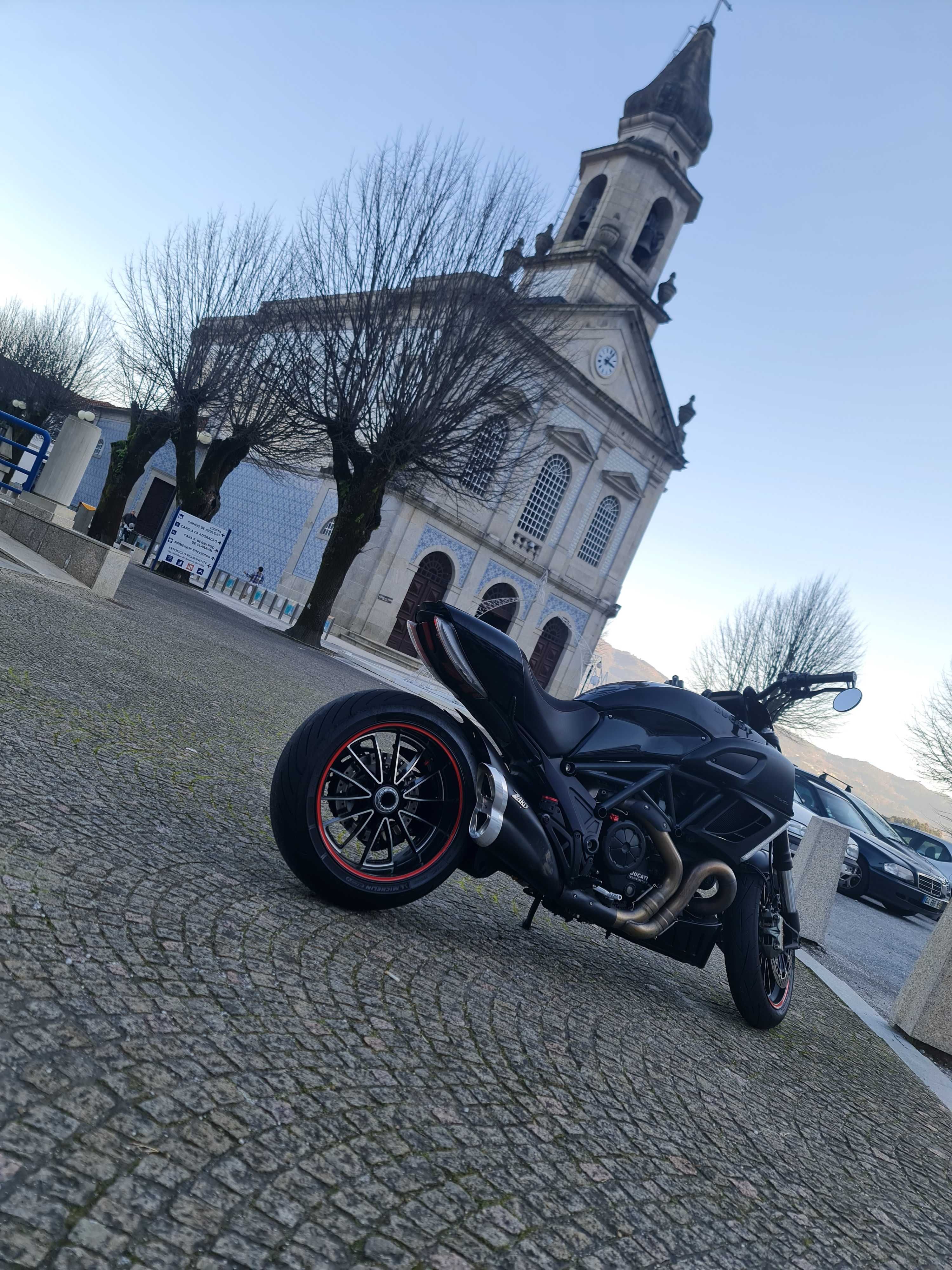 Ducati Diavel 1200 versão AMG