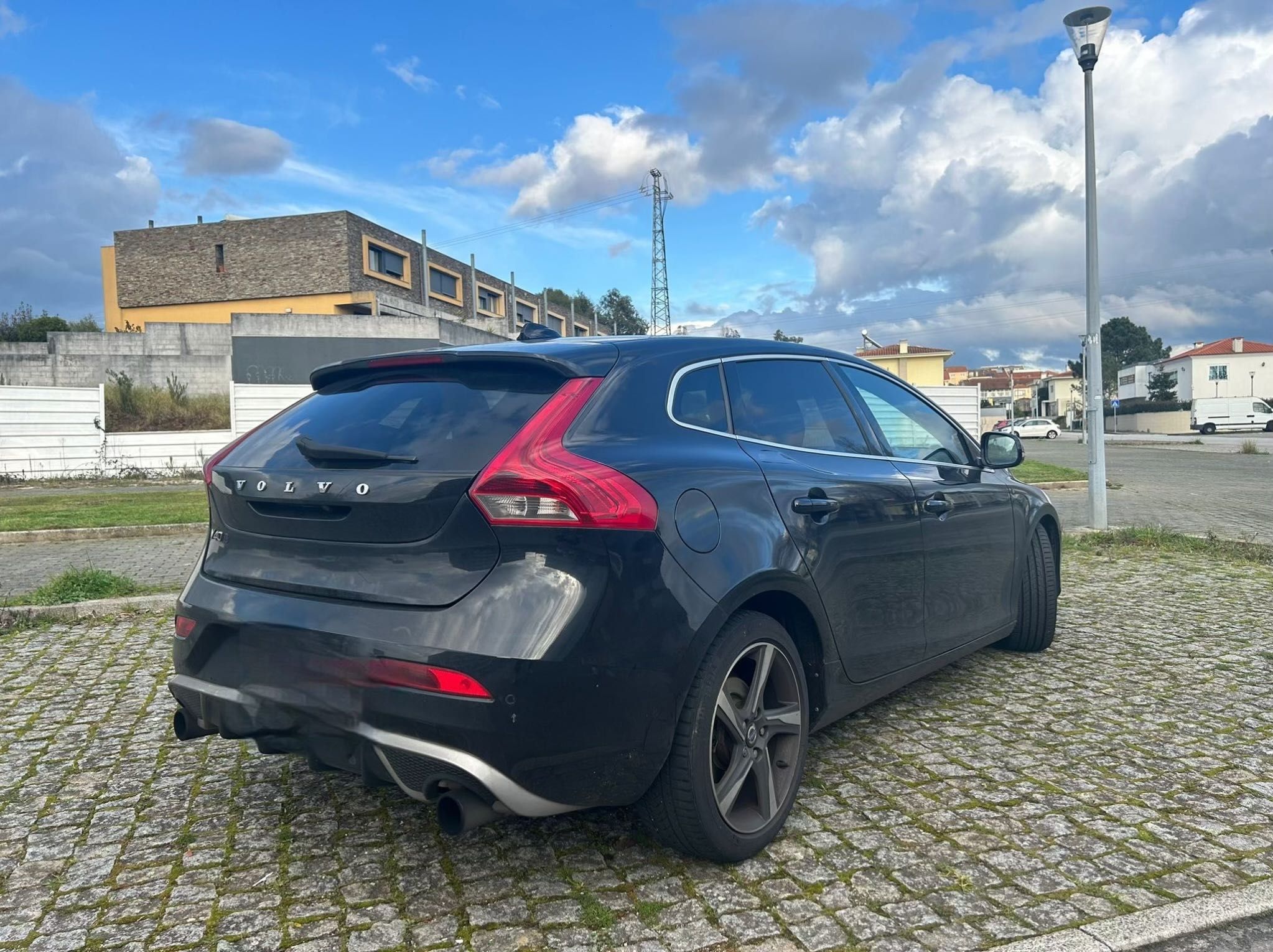 Volvo V40 R Design