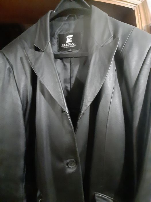 Продам женскую кожаную куртку