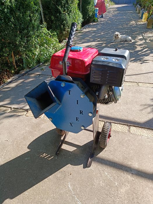 Бензиновый измельчитель веток TIREX