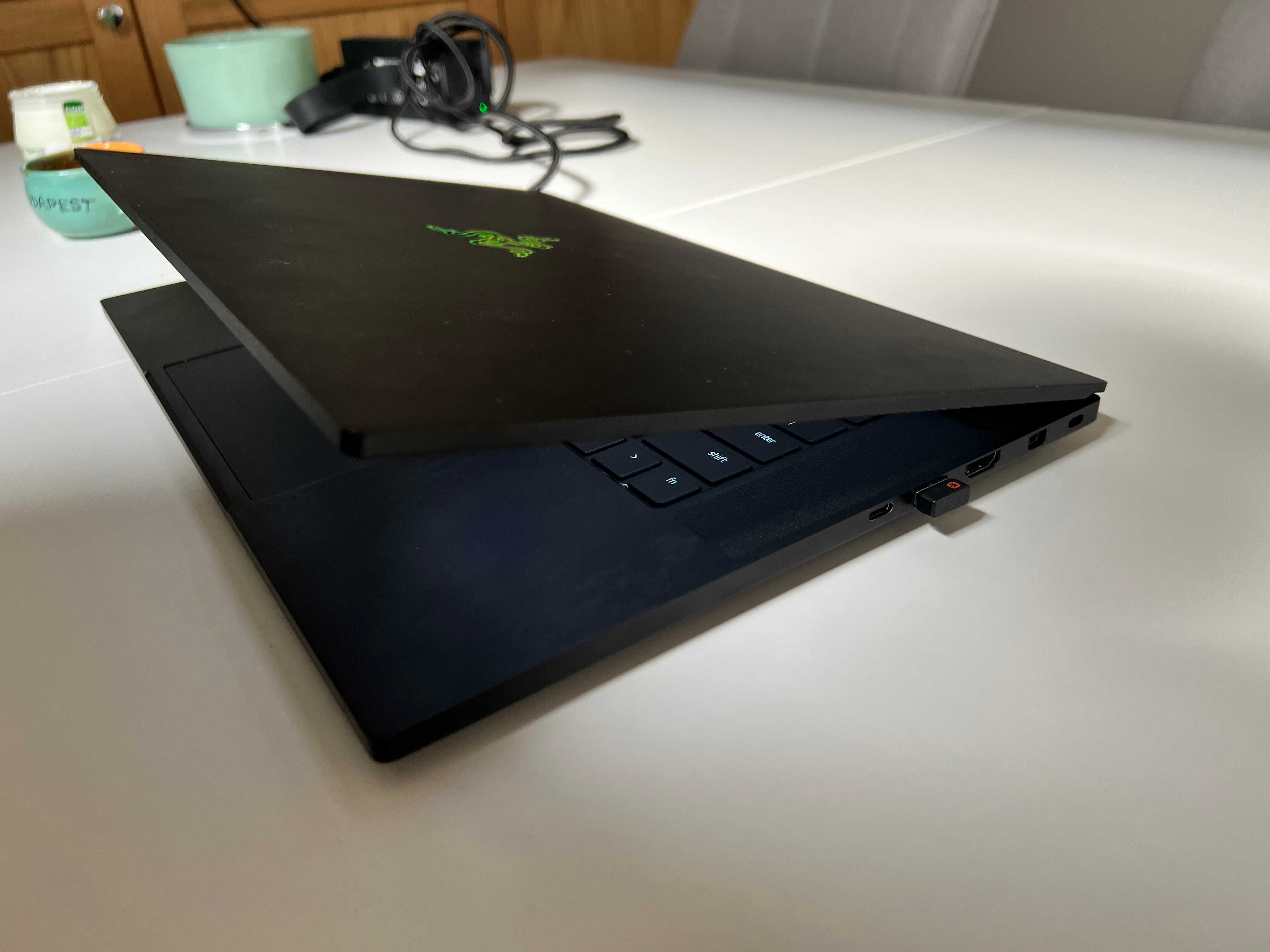 Razer Blade 15 Advanced - RTX 2070 MaxQ, i7-9750H + podkładka chłodz.