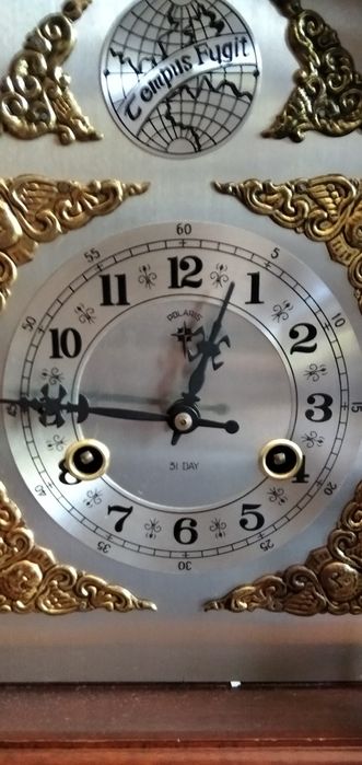 Часы настольные Tempus fugit