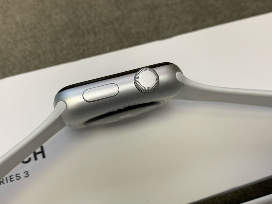 Оригінальні apple watch series 3 42 mm silver не користовані