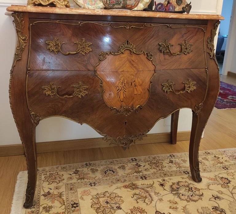 Comodas antigas estilo francês