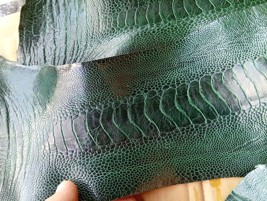 Экзотика, кожа страуса,также есть кожа угря состроченная, и игуаны