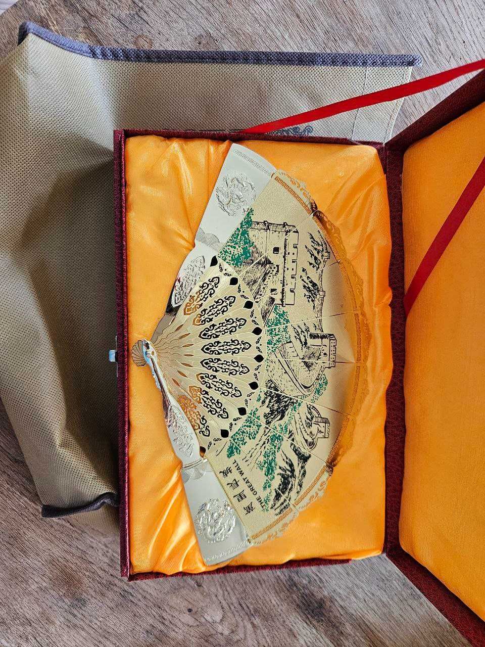Chiński złoty wachlarz