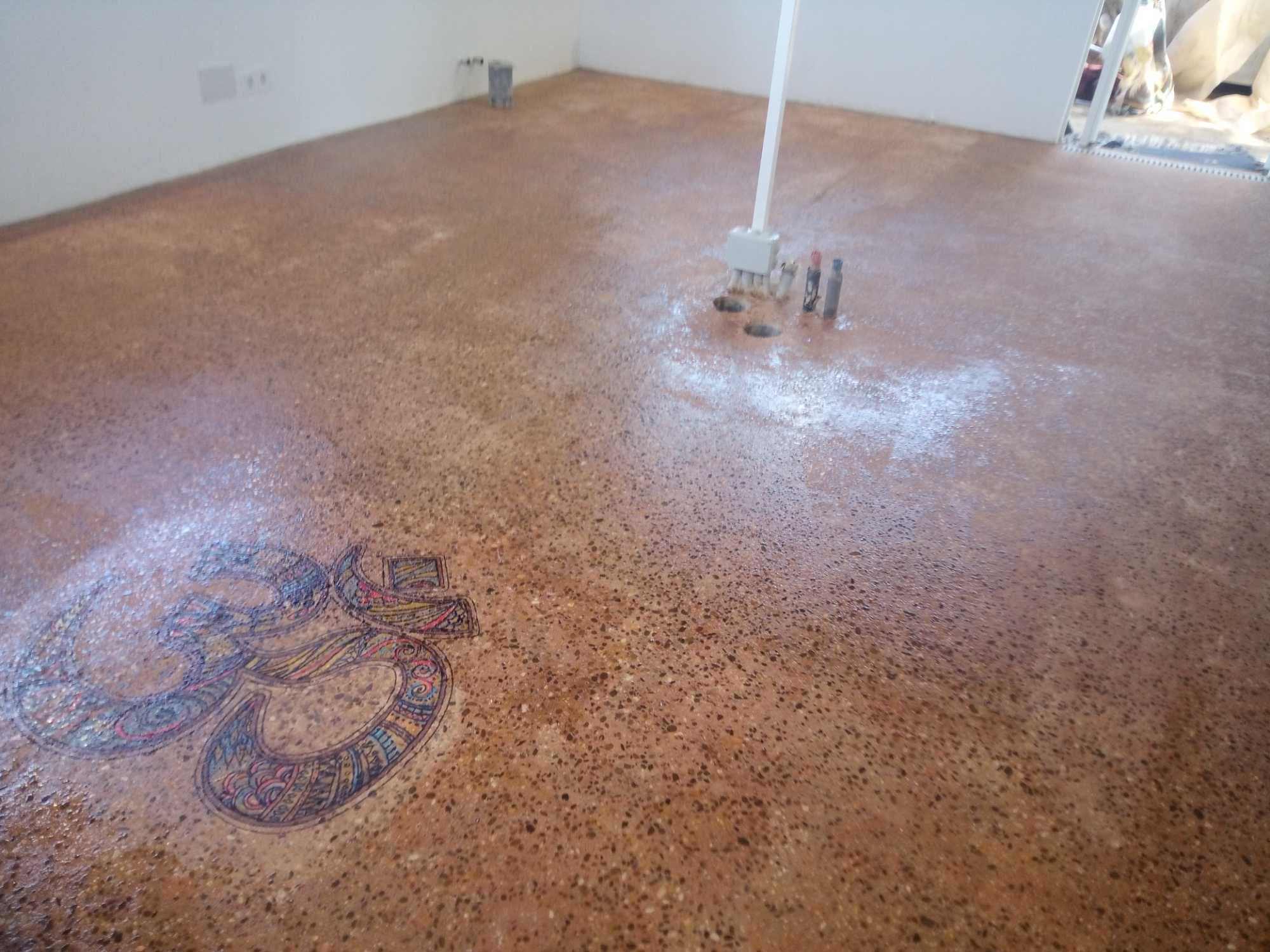 Suelos de epoxy,aplicación de microcimento y venda