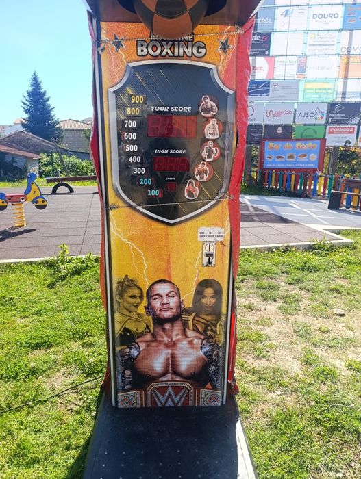 Vendo 2 máquinas soco (Boxe) funcionar a 100%