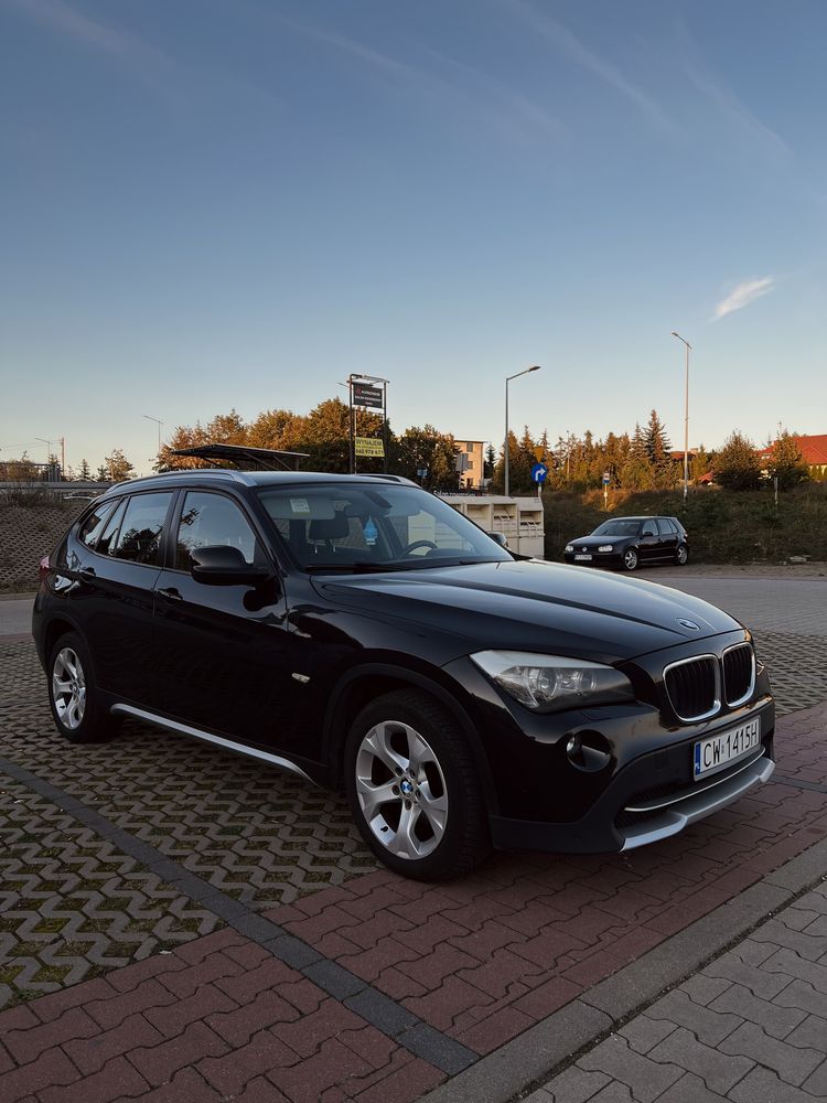 BMW X1 2012 automat naped 4x4 panoramiczny dach czarny