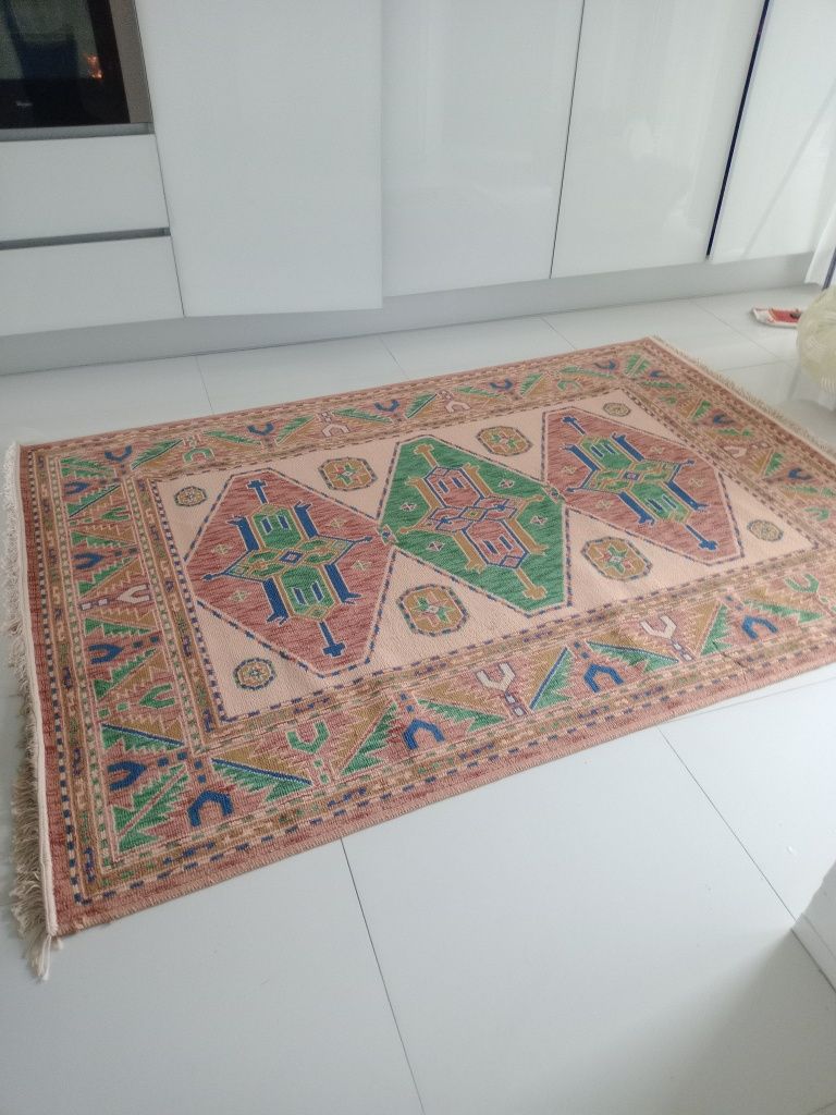 Vendo carpete em vários tons  da marca persa