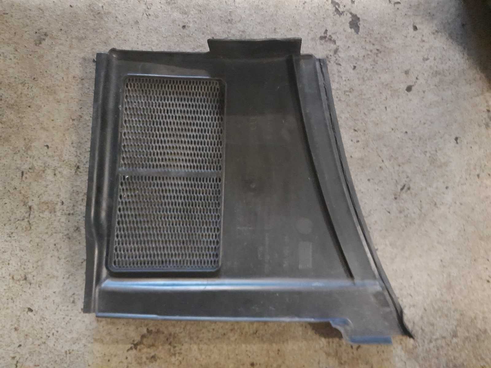 Podszybie obudowa filta powietrza Audi A4 B6 1.8 Turbo BEX 8E1'819447A