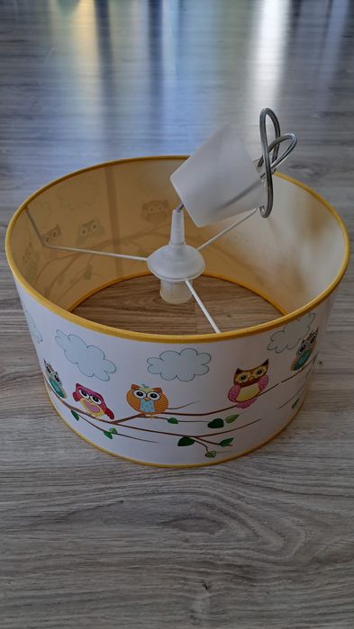 Lampa sufitowa dla dzieci – klosz z sowami