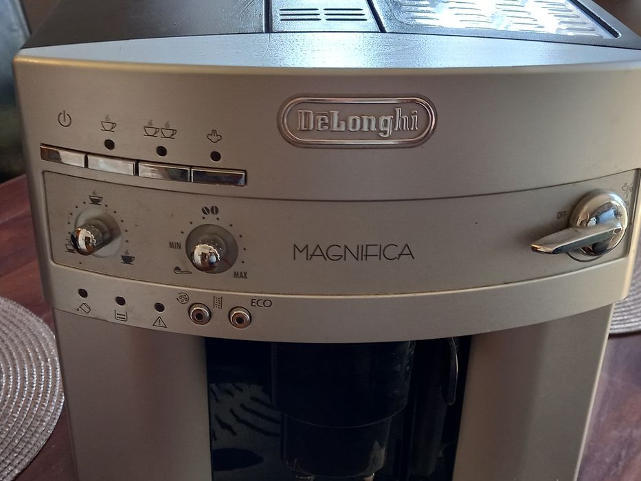 Sprzedam ekspres do kawy Delonghi Magnifica