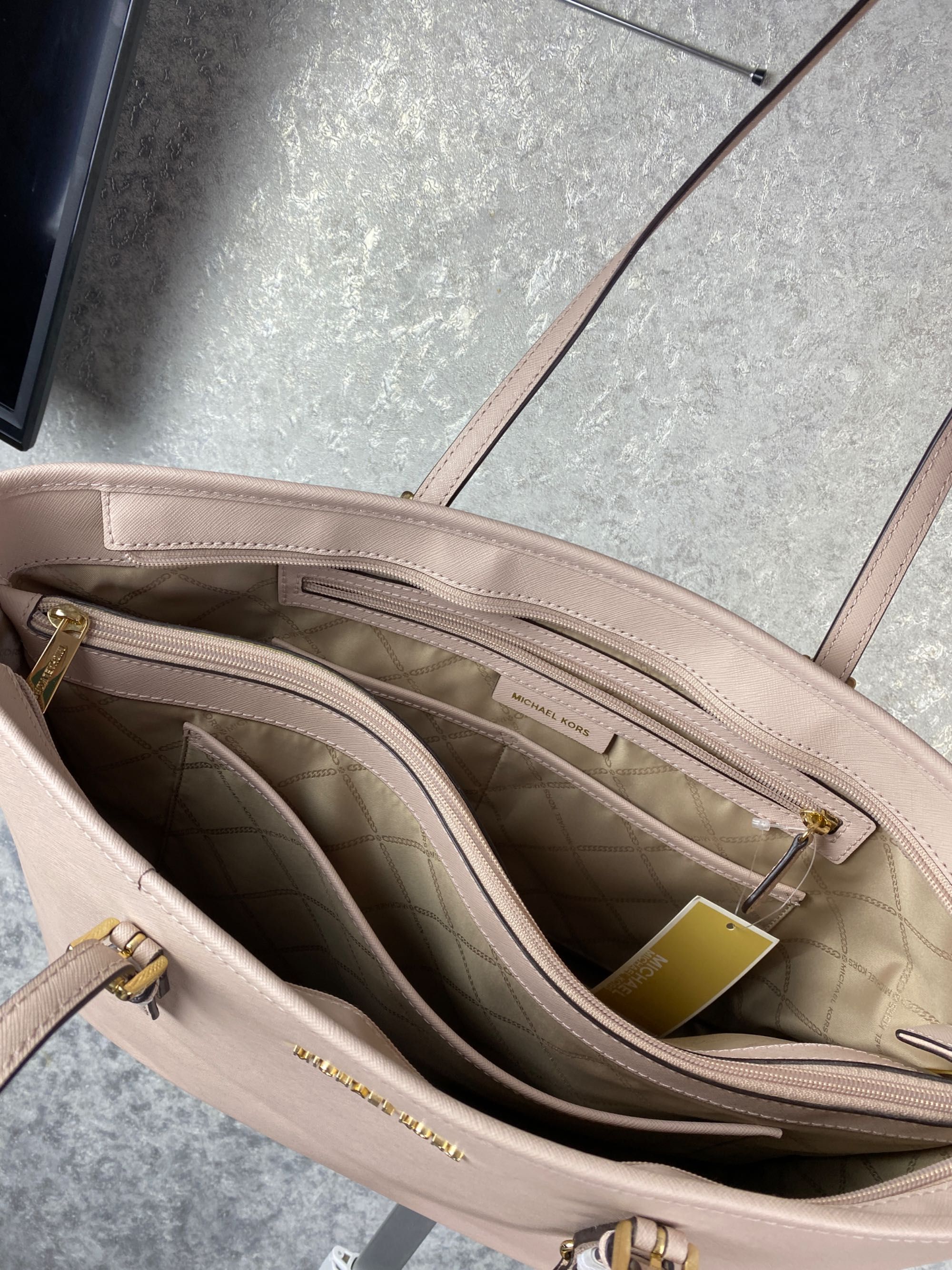 Женская большая кожаная сумка Michael Kors Jet Set Travel