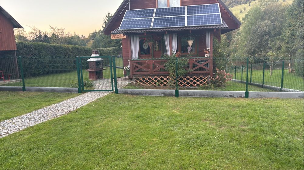 Sam na ogrodzonym terenie piec kaflowy domek chatka Jaśka