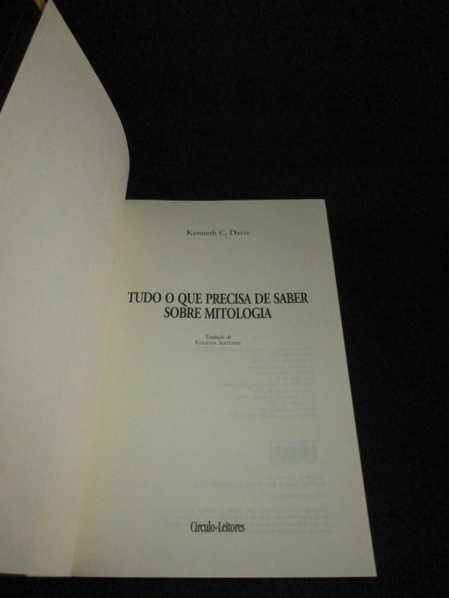 Livro Tudo o que precisa de saber sobre mitologia Kenneth C. Davis