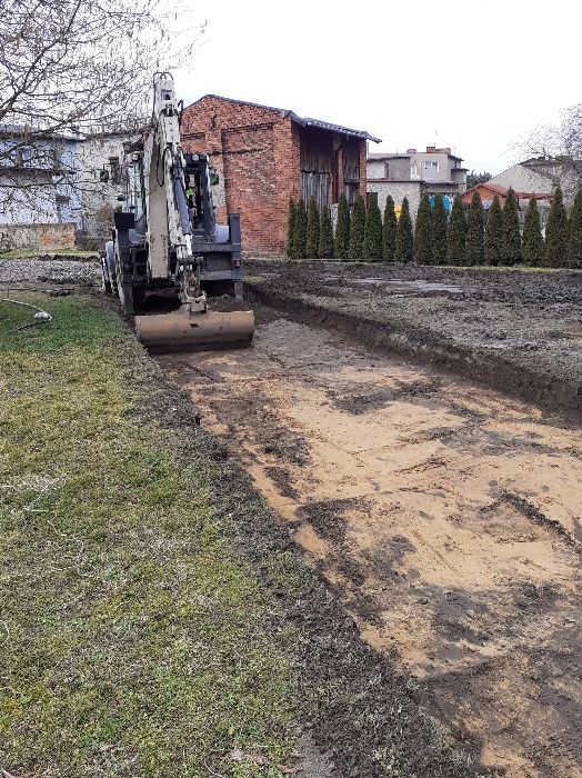 Koparko - ładowarka Równanie Niwelacja Wykopy wyrywanie drogi place