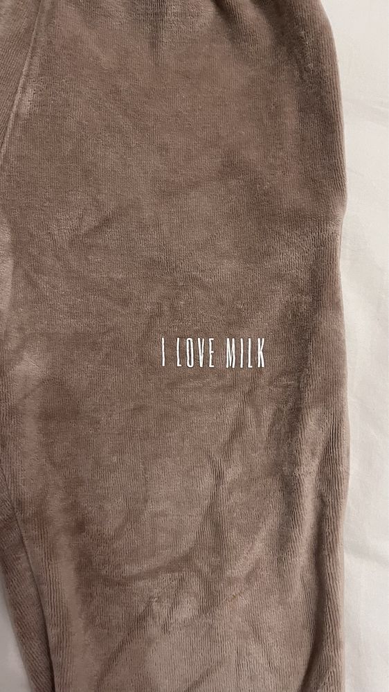 Aksamitny dres I Love Milk rozmiar 98/104