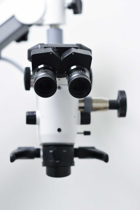 Microscópio para Odontologia