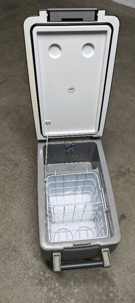IndelB frigorífico portátil +8/-12v usado Bom estado