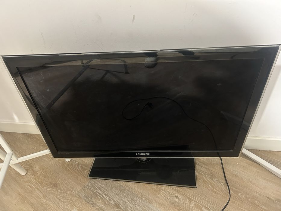 2 Tvs   /Smart 24 plegadas / A Tv maior nao è smart
