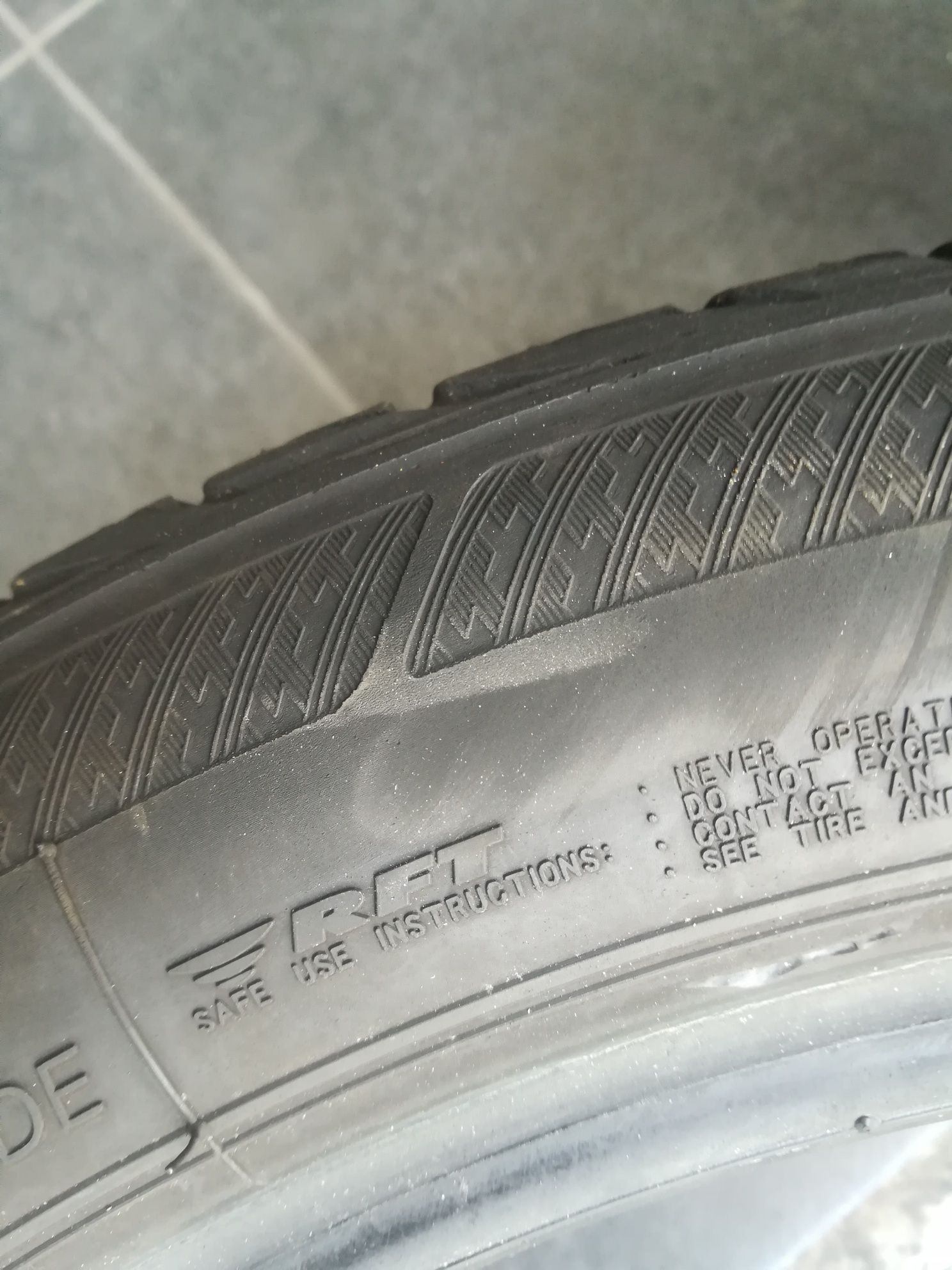 2 pneus 225 45 r17 Rft Bridgestone