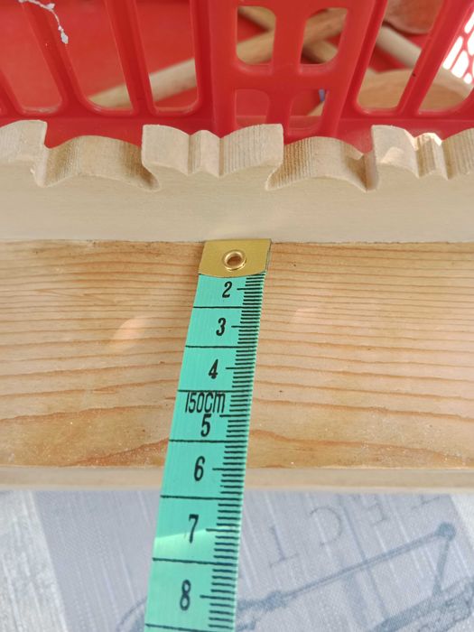 Rzeźbiona ręcznie dekoracyjna półeczka