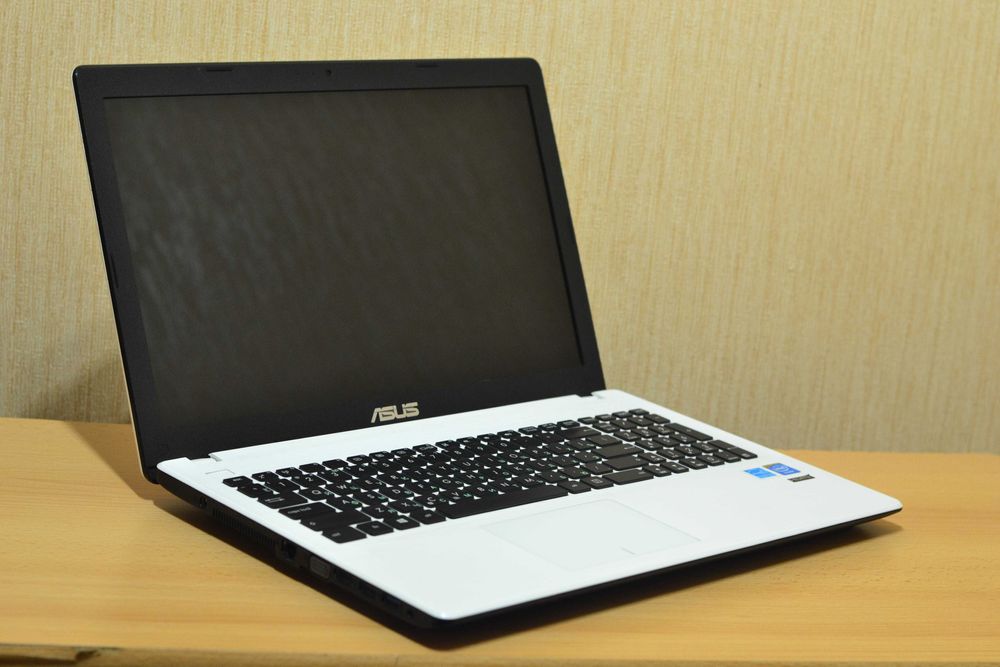 Ноутбук Asus X551MA Intel Celeron N2815 RAM 8Gb SSD128 Батарея 7 годин