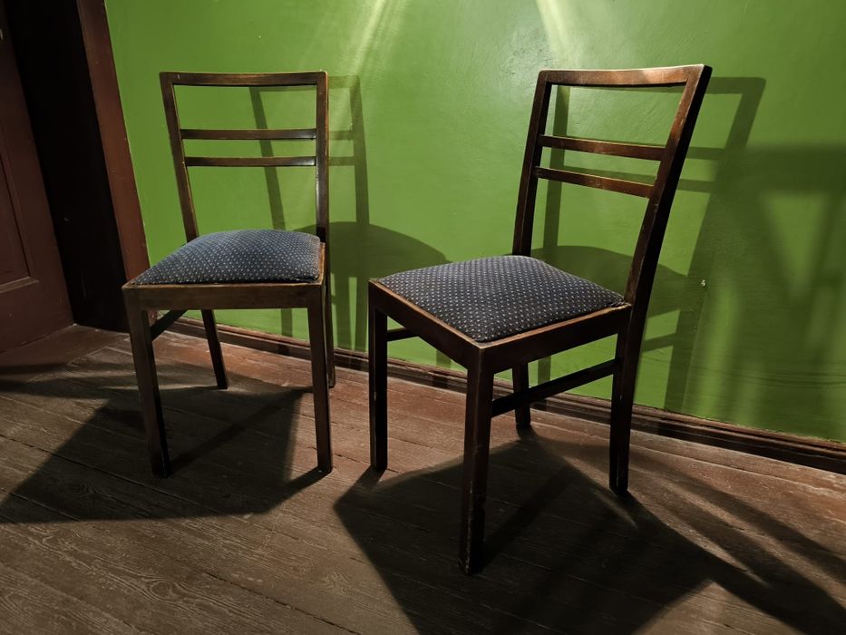 Stare drewniane krzesła z lat 60./70.
