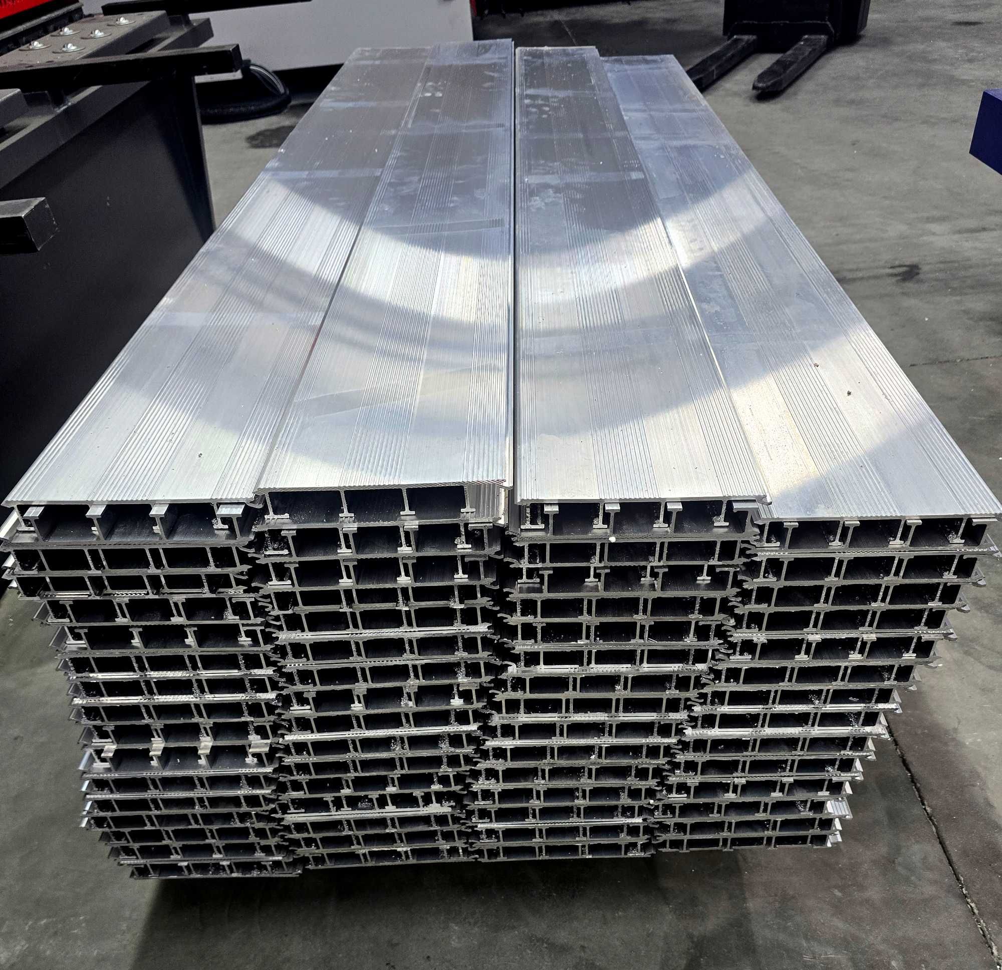Panel podłogowy b/o ALU 210x20 Laweta Najazd 4-wzm Certyfikat VDI 2700