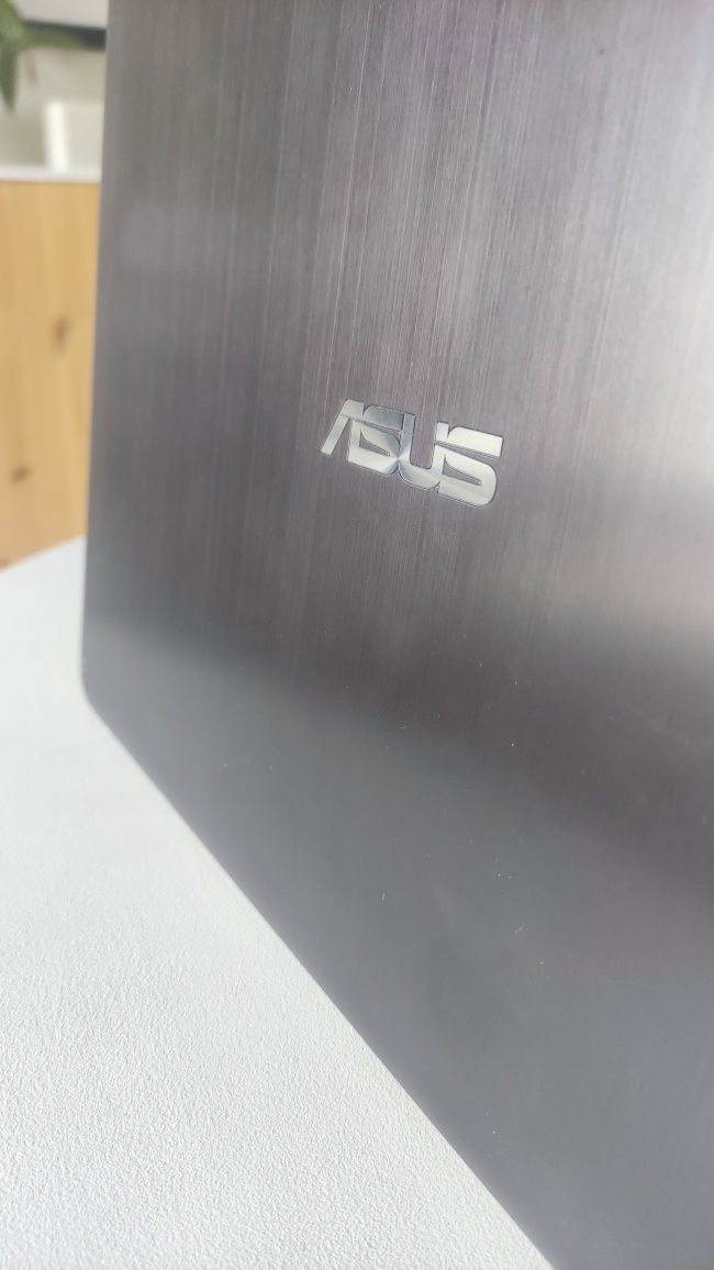 Portátil Asus vivobook S15 X530UF