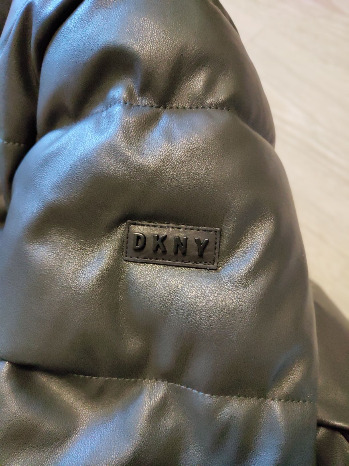 Пуховик стеганый бархатный экокожа DKNY оригинал
