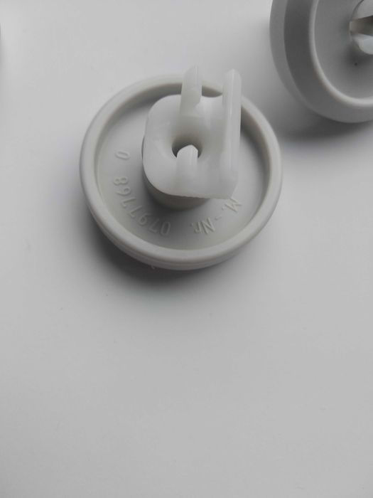 Rolki kółka kosza dolnego zmywarki Miele