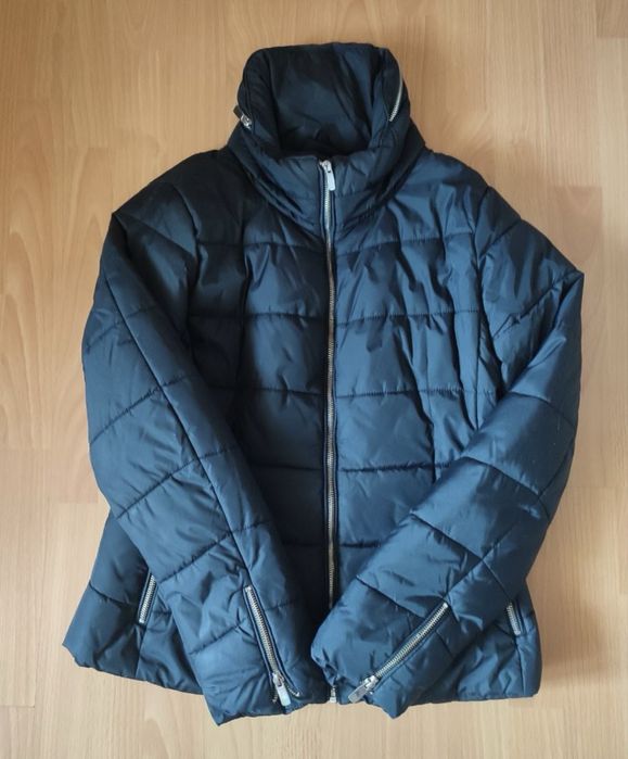 Чорна куртка жіноча тепла демісезонна в ідеальному стані, розмір М