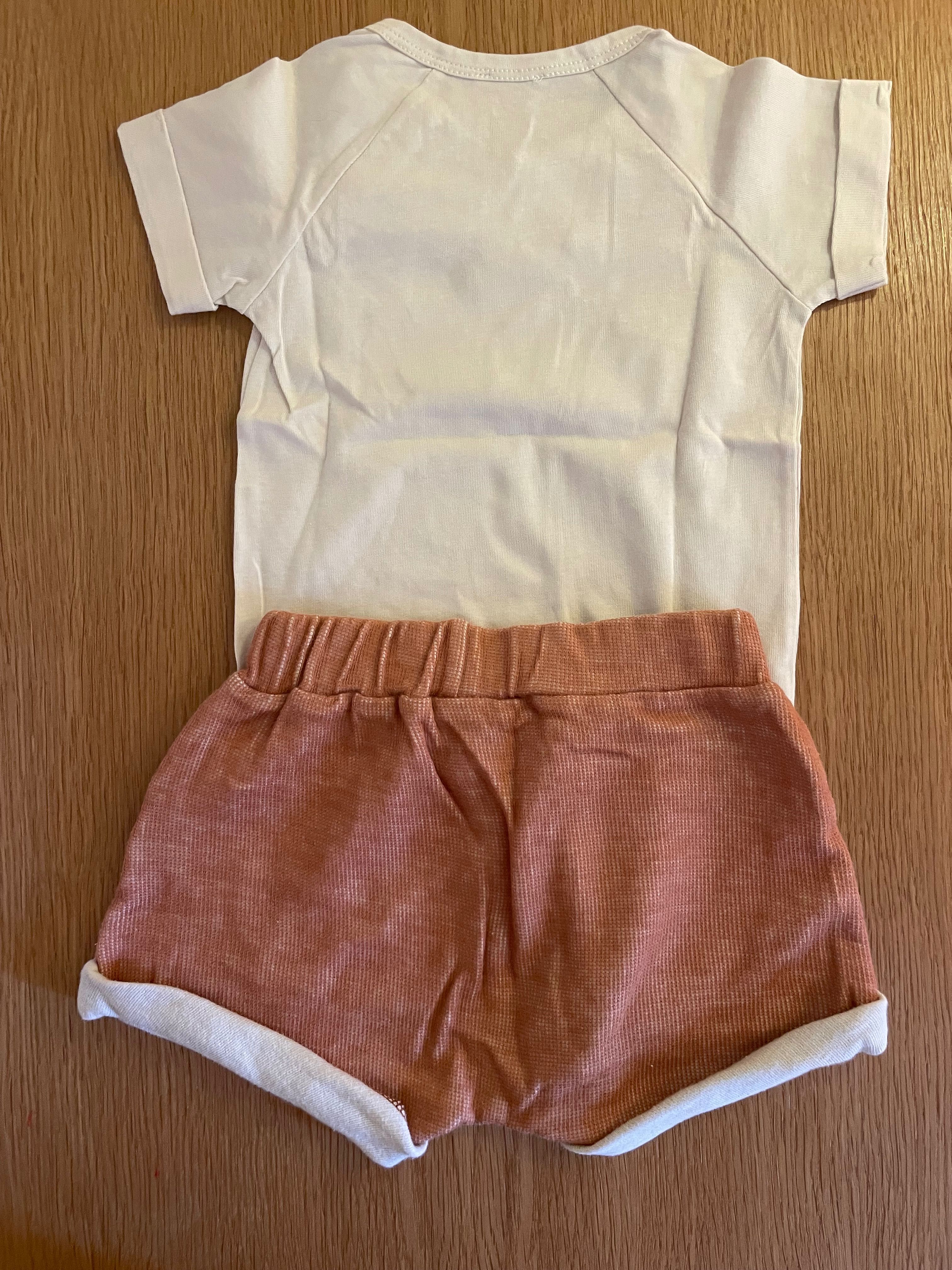 Roupa bebé (vestido-romper- t-Shirt- calções)