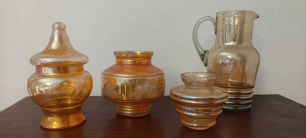 Conjunto de peças decorativas em vidro âmbar iridescente