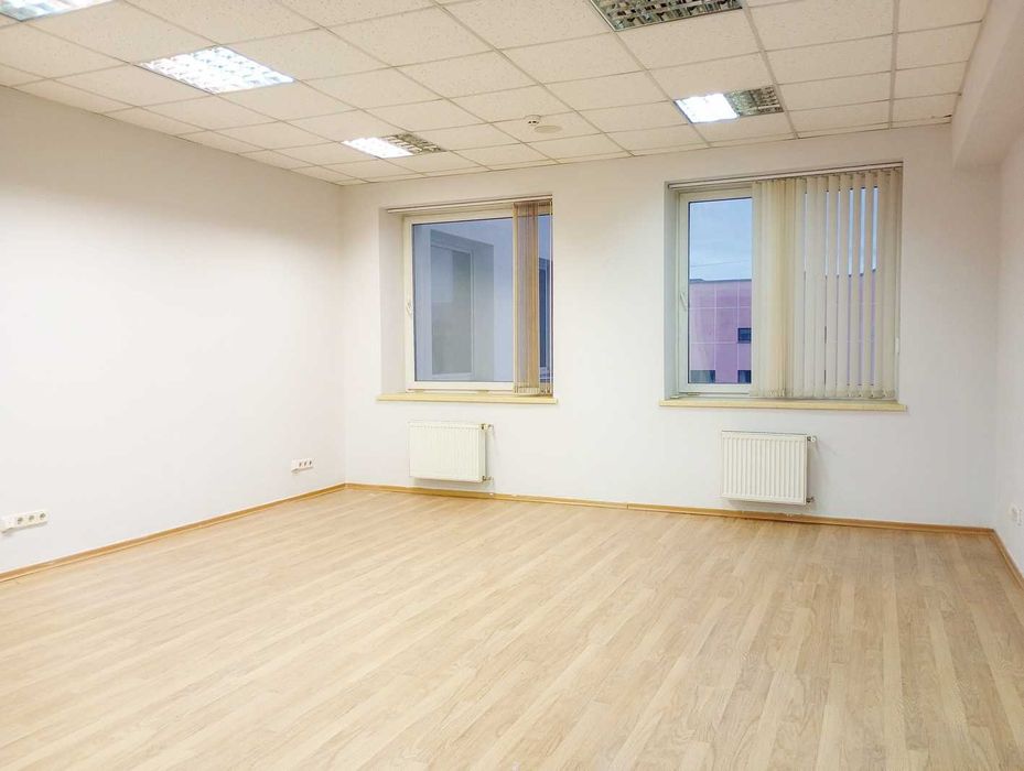 Ціна разом з усіма компослугами! Центр! Офіс, 38 кв/м, вул.С.Стрільців