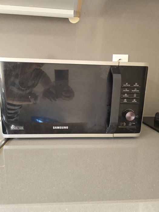 Micro-ondas Samsung – usado (com sinais de desgaste)